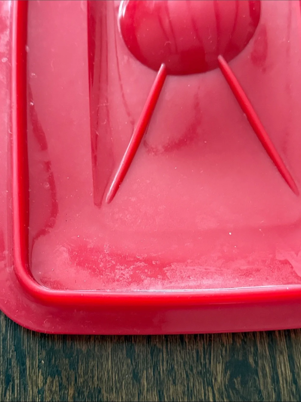 Xtrema Red silicone suction Rectangular Lid for a loaf pan